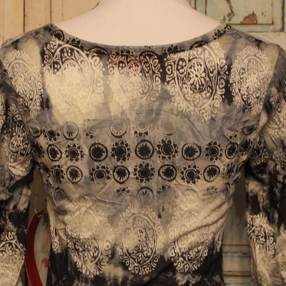 Abstract Lace top - Picture 5 of 8
